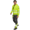 9268101808158-03060147_SHELDON_HV_hoodie_yellow_model_CERVA-122020_17363.png